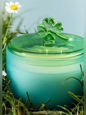 NWOT Anthropologie Romy Clover Floral Fresh Grass & Hyacinth Glass Lidded Candle